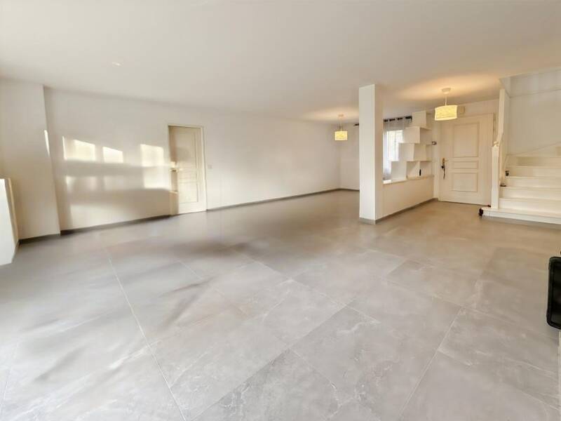 Maison à louer, 227m², ETIOLLES