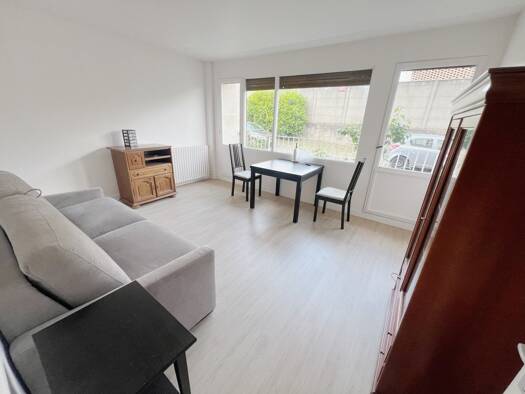 Appartement à louer 1 230 € 2 pièces 1 chambre 45 m² RDC/15 Diderot-Domaine du Bois Vincennes 94300