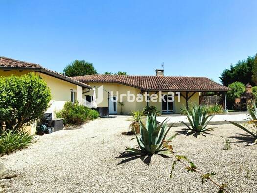 Maison à vendre 355 000 € 7 pièces 3 chambres 203 m² 2 055 m² de terrain Nougaroulet 32270