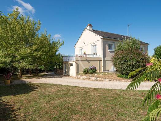 Maison à vendre 249 900 € 8 pièces 3 chambres 141 m² 4 109 m² de terrain La Chapelle sur Oudon 49500