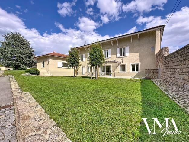 Villa à vendre 1 690 000 € 7 pièces 4 chambres 320 m² 2 650 m² de terrain St Genis Laval 69230