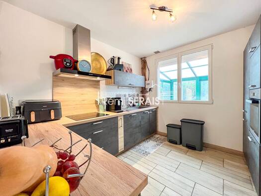 Maison de plain-pied à vendre 149 500 € 4 pièces 3 chambres 90 m² 1 000 m² de terrain Alençon 61000