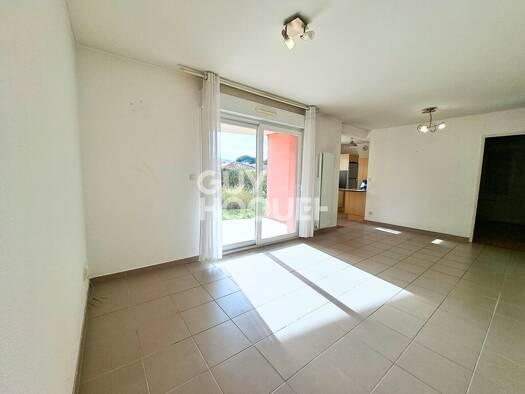 Appartement à vendre 193 000 € 3 pièces 2 chambres 64 m² RDC/4 Saint Pierre Dax 40100