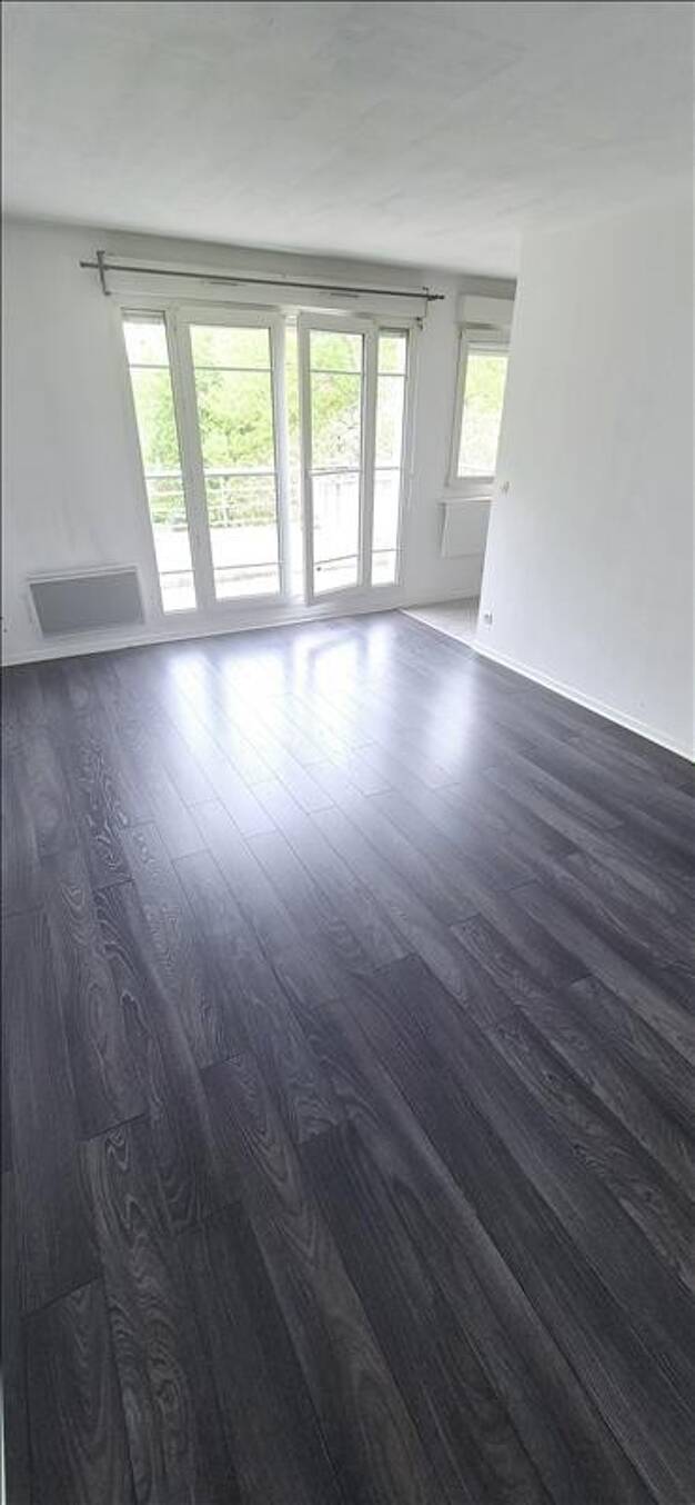Appartement à louer 750 € 1 pièce 28 m² 2ème étage disponible à partir du 31/05/2025 Centre Ville Tremblay-en-France 93290