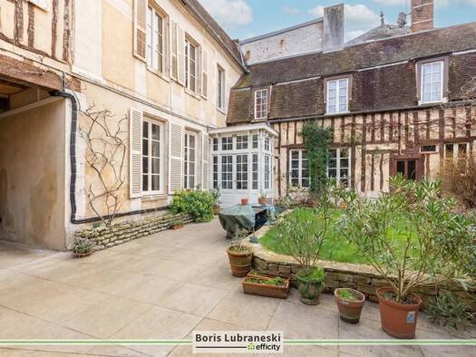 Maison à vendre 470 000 € 12 pièces 6 chambres 315 m² 301 m² de terrain Palais de Justice-Saint Eusebe-Pont Auxerre 89000