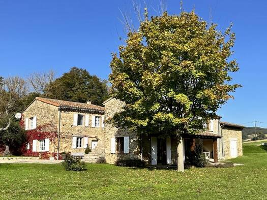 Maison à vendre 640 000 € 7 pièces 6 chambres 271 m² 11 471 m² de terrain Eurre 26400