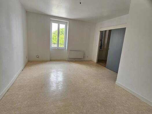 Appartement à louer 315 € 1 pièce 27 m² 1er étage Saint-Éloy-les-Mines 63700