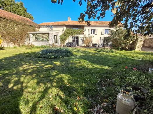 Maison à vendre 285 000 € 6 pièces 4 chambres 192 m² 1 013 m² de terrain Amberre 86110
