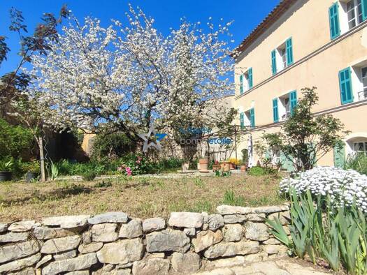 Maison à vendre 695 000 € 8 pièces 5 chambres 220 m² 630 m² de terrain Peripherie Centre Saint-Maximin-la-Sainte-Baume 83470