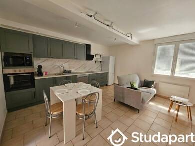 Maison de ville à louer 720 € 4 pièces 1 chambre 74 m² disponible à partir du 19/07/2025 Château-Renault 37110