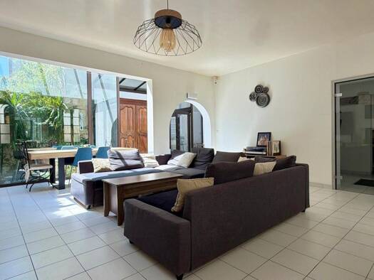 Maison à vendre 775 000 € 6 pièces 4 chambres 217 m² 134 m² de terrain Centre Tours 37000