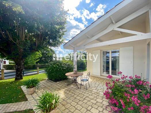 Maison à vendre 200 000 € 6 pièces 4 chambres 160 m² 1 000 m² de terrain Montguyon 17270