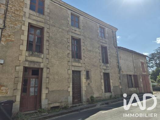 Maison de ville à vendre 39 000 € 4 pièces 2 chambres 118 m² 1 m² de terrain Romagne 86700