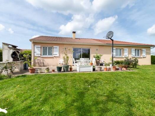 Maison de plain-pied à vendre 169 087 € 6 pièces 3 chambres 107 m² 1 137 m² de terrain Champsac 87230
