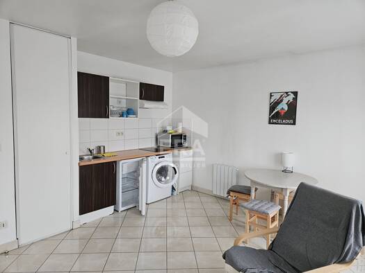Appartement à louer 750 € 2 pièces 1 chambre 37 m² Étage 4/4 Moulin Clair-Moulin de la Seine Saint-Fargeau-Ponthierry 77310