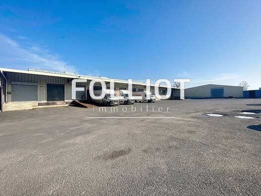 Entrepôt à louer 8 100 € 1 470 m² d'espace de stockage Canisy 50750