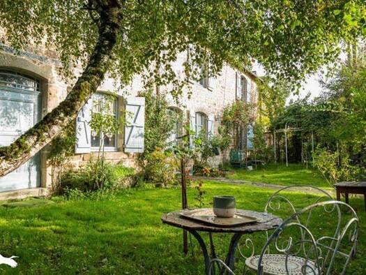 Maison de plain-pied à vendre 296 500 € 9 pièces 6 chambres 300 m² 2 500 m² de terrain Le Monteil-au-Vicomte 23460