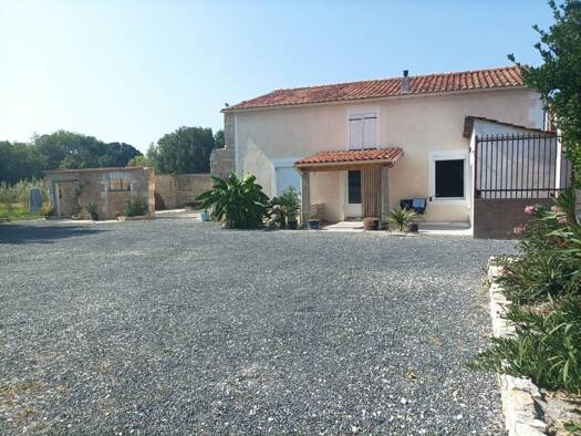 Maison à vendre 153 000 € 2 pièces 1 chambre 60 m² 2 428 m² de terrain Aigre 16140
