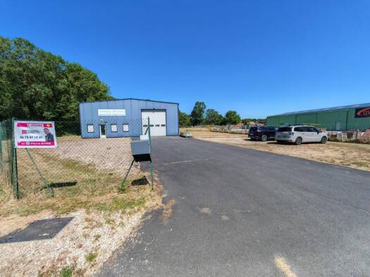 Entrepôt à vendre 214 400 € 390 m² d'espace de stockage Buzançais 36500