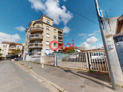 Appartement à vendre 119 000 € 1 pièce 27,9 m² 3ème étage Bobigny 93000