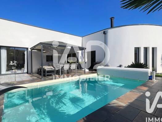 Maison de plain-pied à vendre 449 000 € 5 pièces 3 chambres 130 m² 400 m² de terrain Longèves 17230