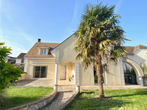 Maison à vendre 638 000 € 8 pièces 6 chambres 238 m² 1 300 m² de terrain Mézières-sur-Seine 78970
