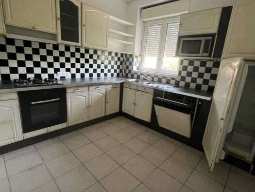 Appartement à louer 410 € 2 pièces 1 chambre 53 m² Étage 1/1 Nord Mirecourt 88500