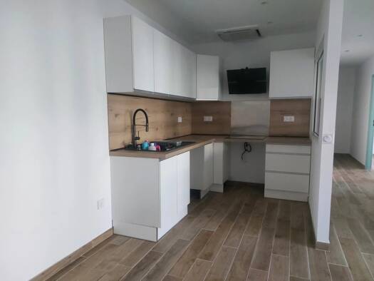 Appartement à louer 850 € 3 pièces 2 chambres 65 m² 2ème étage Centre Ville-La Roquette Arles 13200