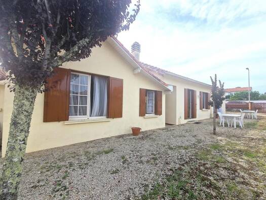 Maison de ville à vendre 144 900 € 3 pièces 2 chambres 47,18 m² 81 m² de terrain Saint-Palais-sur-Mer 17420