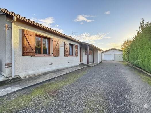 Maison de plain-pied à vendre 182 000 € 4 pièces 3 chambres 91 m² 1 129 m² de terrain Valence 82400