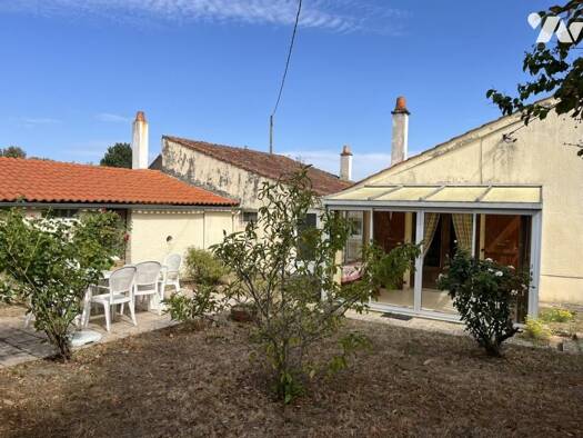 Maison à vendre 115 400 € 4 pièces 2 chambres 137 m² 899 m² de terrain Saint-Jean-d'Hermine 85210