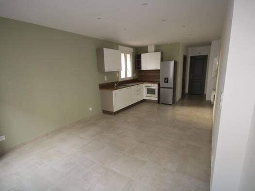 Appartement à louer 649 € 2 pièces 1 chambre 37 m² RDC/2 Centre Tonnay-Charente 17430