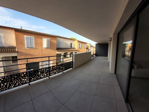 Appartement à louer 990 € 3 pièces 2 chambres 64 m² 2ème étage Aimargues 30470