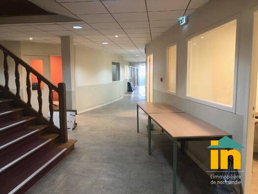 Espace bureau à louer 1 000 € 570 m² de bureaux L'Aigle 61300
