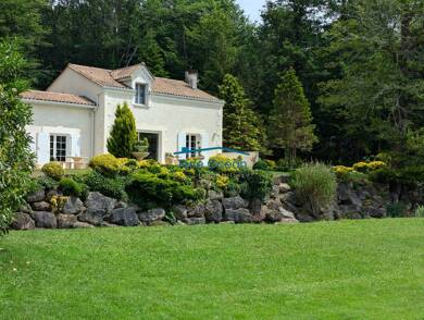 Villa à vendre 495 000 € 5 pièces 3 chambres 187,8 m² 20 062 m² de terrain Rougnac 16320