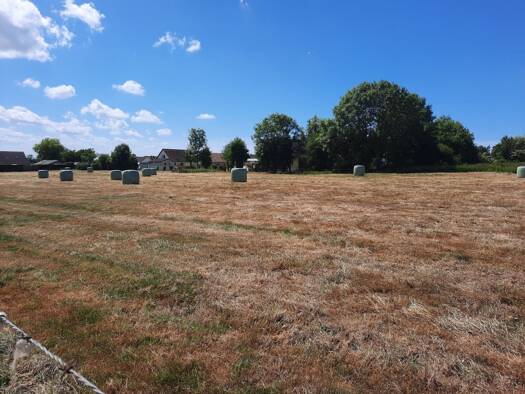 Terrain constructible à vendre 367 500 € 16 114 m² de terrain Saint-Nicolas-d'Aliermont 76510