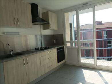 Appartement à louer 718 € 3 pièces 2 chambres 60,6 m² Étage 4/5 Canal Givors 69700