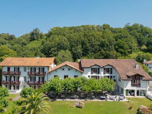 Local commercial à vendre 2 660 000 € 2 300 m² de surface de vente Biriatou 64700