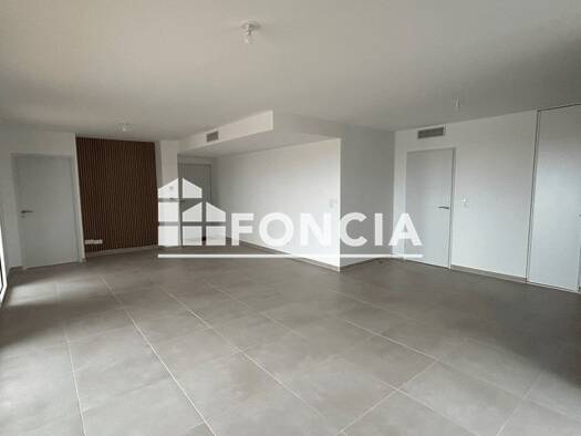 Duplex à louer 1 345 € 4 pièces 2 chambres 93,9 m² Étage 4/4 Centre Hyères 83400