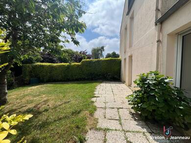 Maison à louer 890 € 6 pièces 4 chambres 102 m² 320 m² de terrain Laval 53000