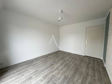 Appartement à louer 500 € 2 pièces 1 chambre 38 m² Dernier étage, Étage 3/3 Laval 53000