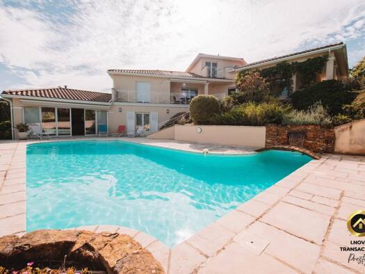 Maison à vendre 1 350 000 € 9 pièces 4 chambres 276 m² 4 324 m² de terrain Marcy 69480