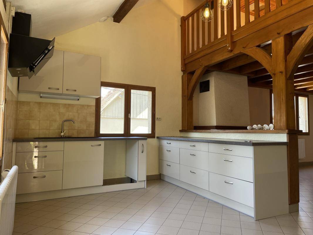 Maison à louer, 118m², YENNE