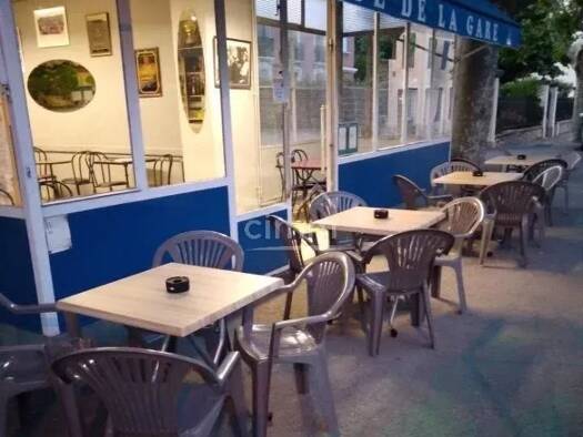 Bar / Café à vendre 88 000 € 93,4 m² d'espace de restauration Laragne-Montéglin 05300