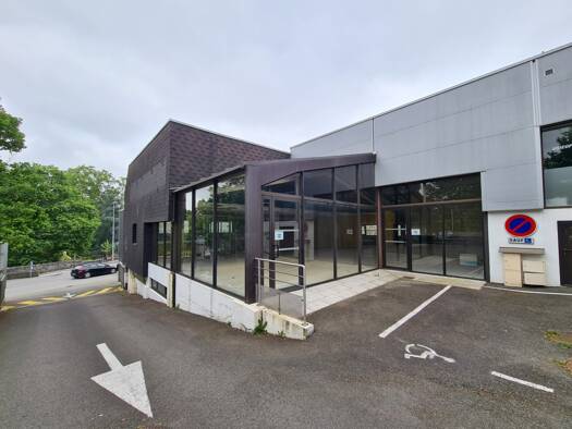 Local commercial à vendre 249 000 € 340 m² de surface de vente Mairie-Stade-Bergereau-Depart Orthez 64300