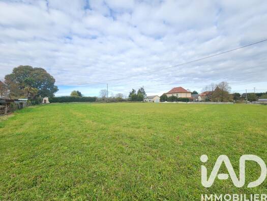 Terrain constructible à vendre 36 000 € 1 677 m² de terrain Espès-Undurein 64130