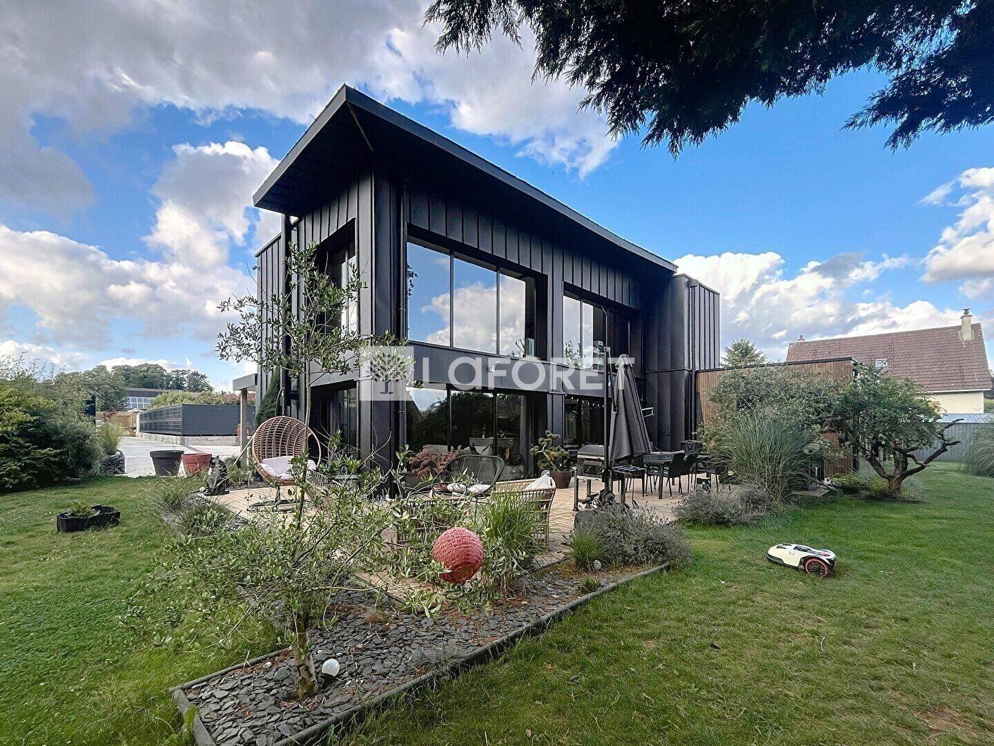 Maison à vendre, 204m², SAINT OUEN DE THOUBERVILLE