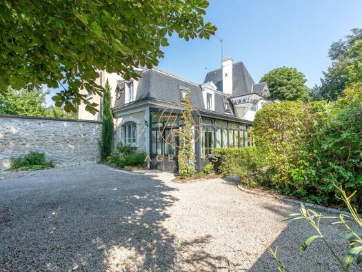 Maison à vendre 1 395 000 € 9 pièces 5 chambres 243 m² 868 m² de terrain Le Perreux-sur-Marne 94170