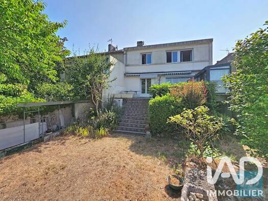 Maison de ville à vendre 230 000 € 5 pièces 3 chambres 150 m² 348 m² de terrain La Mairie Parthenay 79200