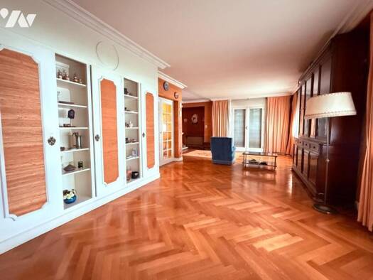 Maison à vendre 249 000 € 9 pièces 5 chambres 240 m² 252 m² de terrain Oyonnax 01100